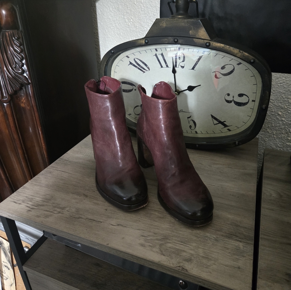 Hundred/100. Made in Italy.